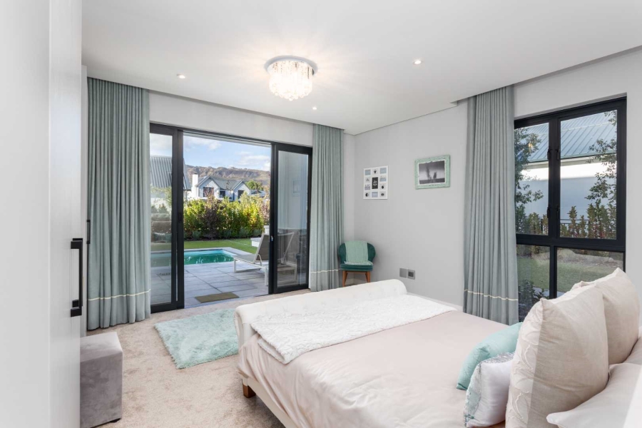 5 Bedroom Property for Sale in Val De Vie Estate Western Cape
